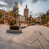 Reabre la Plaza de la Reina de València para su uso ciudadano Reabre la Plaza de la Reina de València para su uso ciudadano