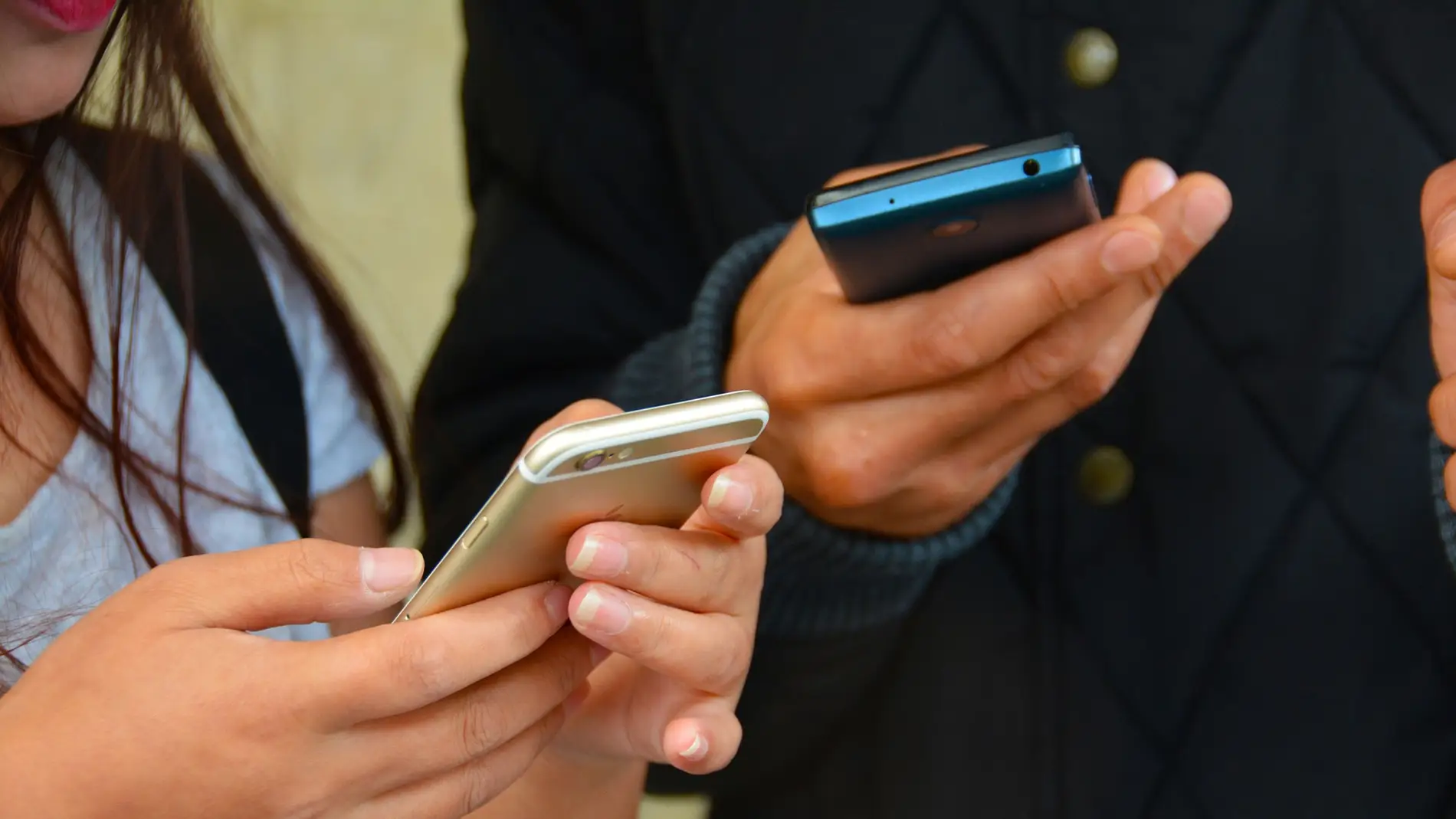 Alerta de estafa: la Policía Nacional avisa del SMS que debes borrar de tu teléfono