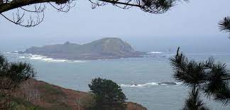 Naturaleza e historia de la Isla de Izaro Naturaleza e historia de la Isla de Izaro