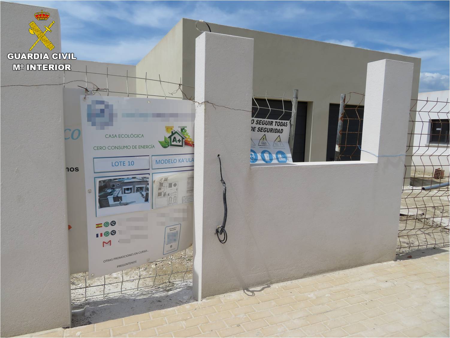 La Guardia Civil detiene a 3 personas en Alicante por una estafa que superaba los 5 millones de euros La Guardia Civil detiene a 3 personas en Alicante por una estafa que superaba los 5 millones de euros