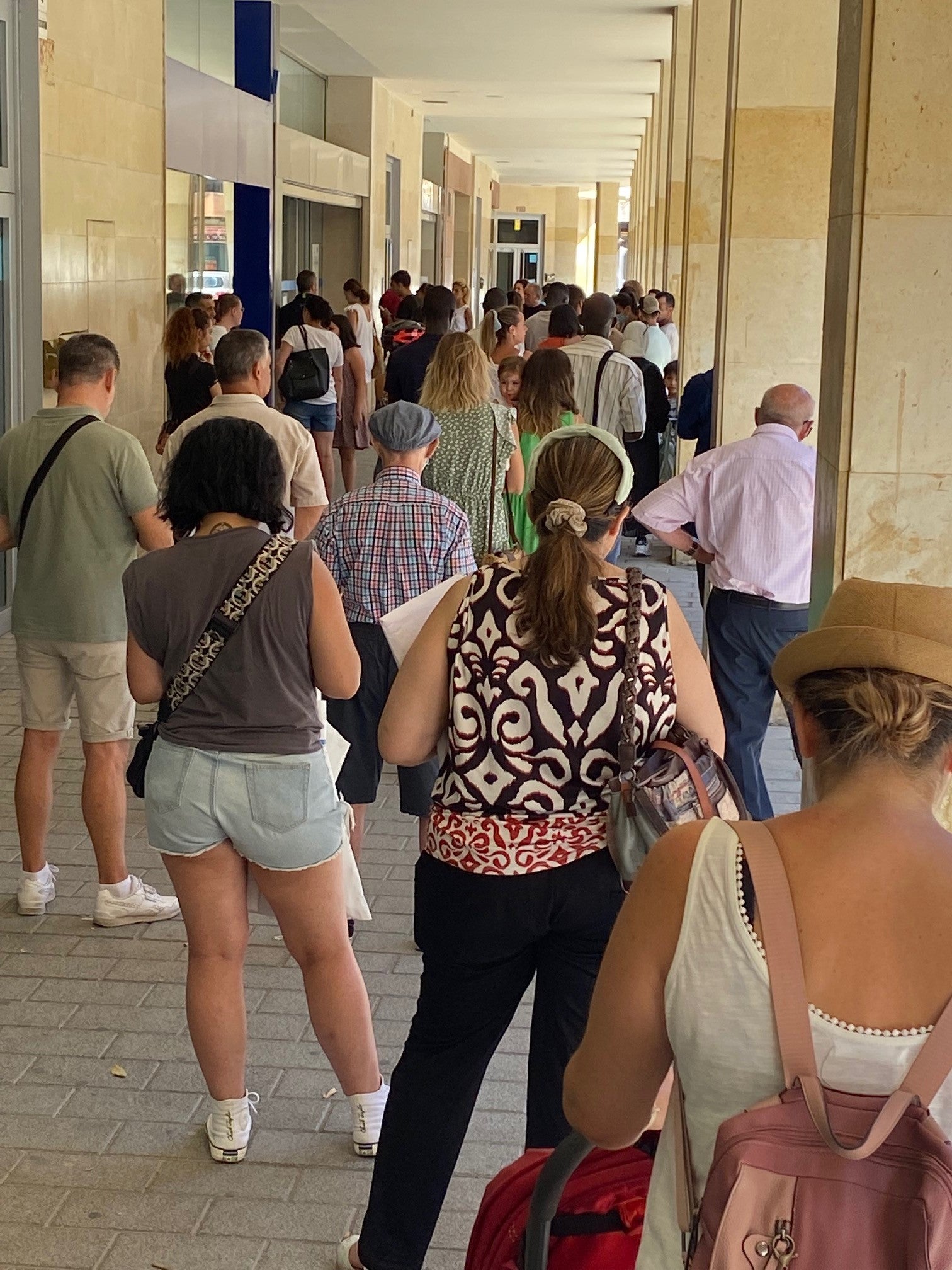 Largas colas al sol y falta de citas: el PP denuncia el funcionamiento de la Oficina de Atención al Ciudadano Largas colas al sol y falta de citas: el PP denuncia el funcionamiento de la Oficina de Atención al Ciudadano