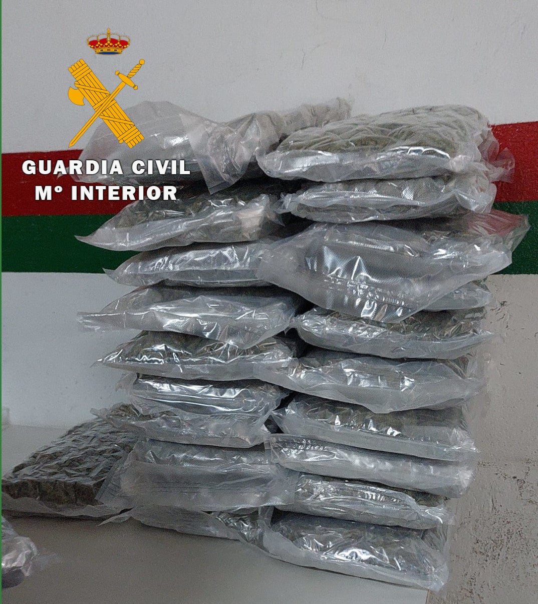 Intervenidas 76.000 dosis de distintas sustancias estupefacientes intervenida en dos operaciones en carretera Intervenidas 76.000 dosis de distintas sustancias estupefacientes intervenida en dos operaciones en carretera