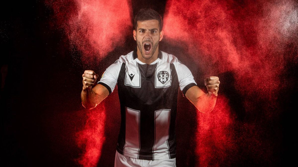 El Levante presenta su segunda equipación El Levante presenta su segunda equipación