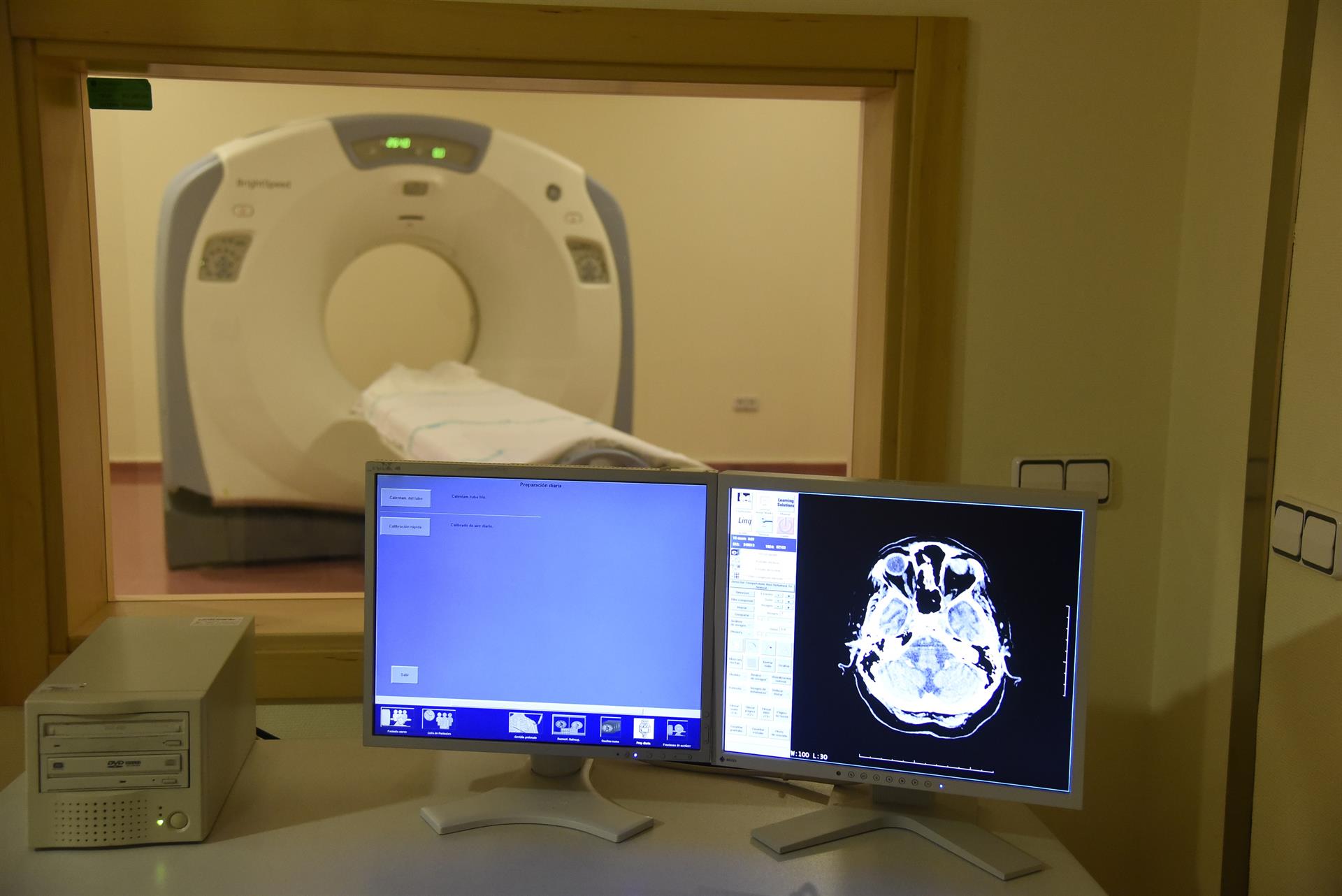 El Gobierno regional aprobará una inversión cercana al millón de euros para la adecuación del área de Medicina Nuclear del Hospital Universitario de Toledo El Gobierno regional aprobará una inversión cercana al millón de euros para la adecuación del área de Medicina Nuclear del Hospital Universitario de Toledo