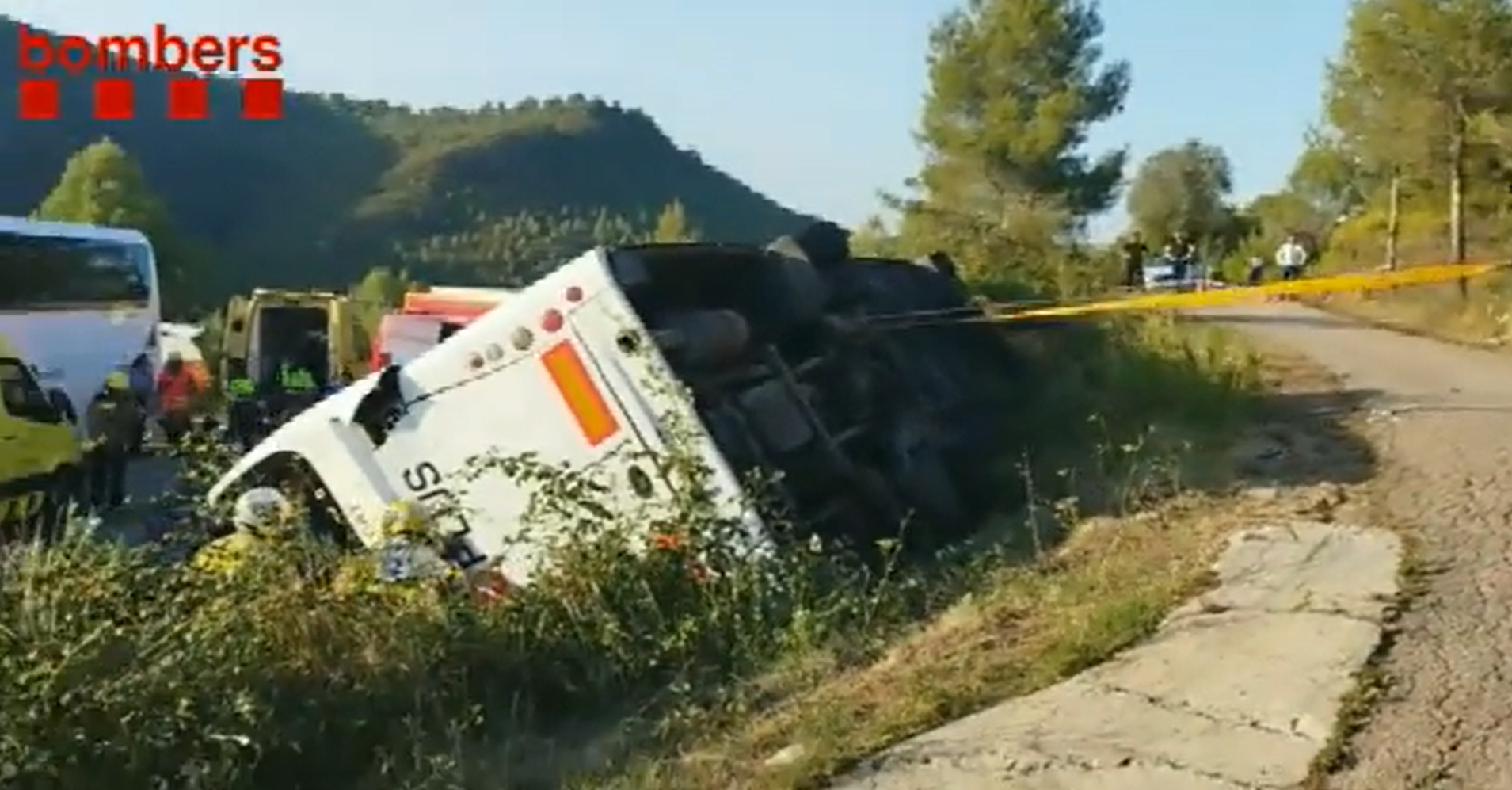 Al menos 17 heridos al volcar un autobús con 50 pasajeros en Rubió, Barcelona Al menos 17 heridos al volcar un autobús con 50 pasajeros en Rubió, Barcelona