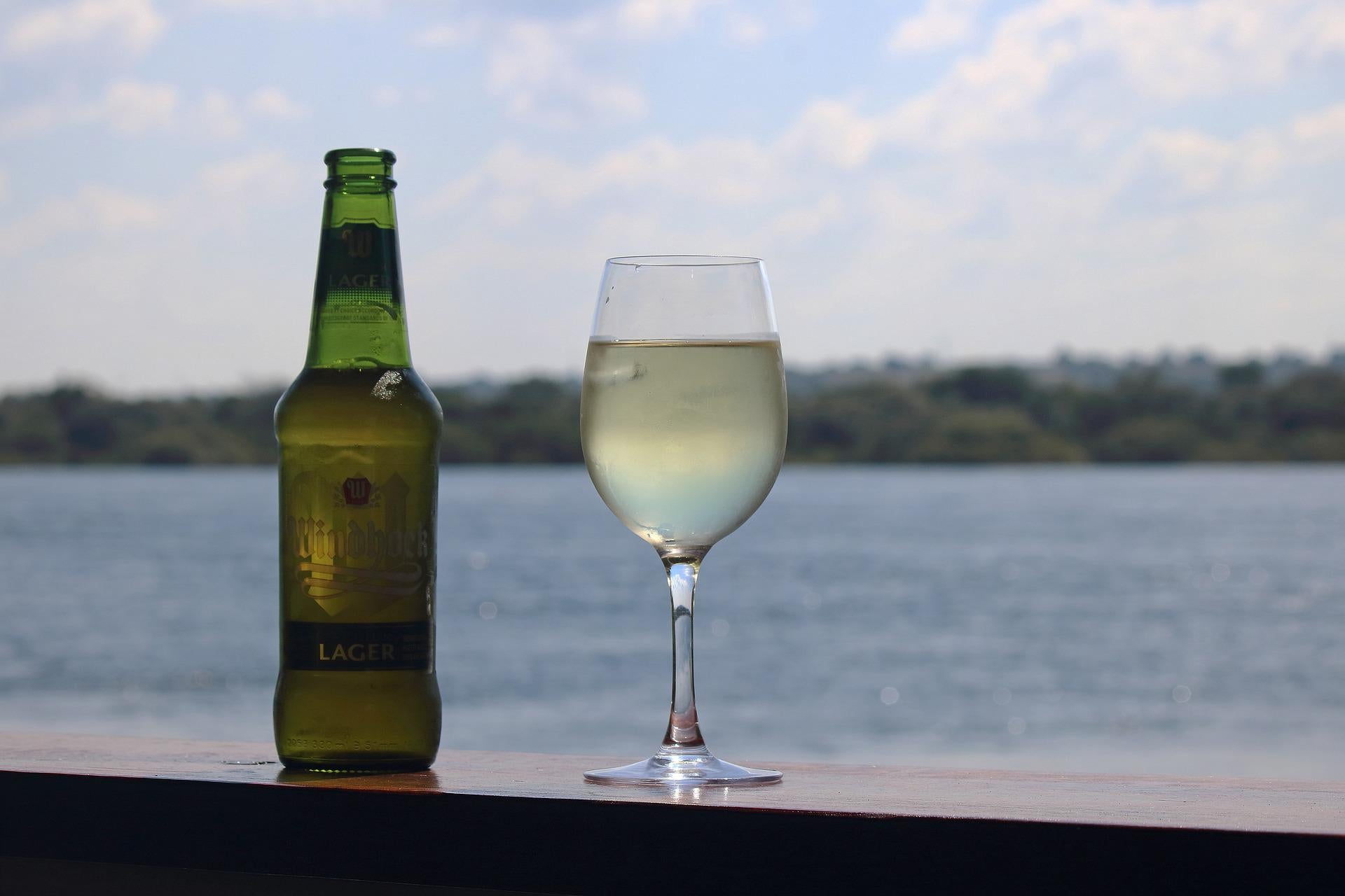 Cerveza o vino: ¿Cuál engorda más y cuál es más saludable? Cerveza o vino: ¿Cuál engorda más y cuál es más saludable?
