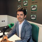 Luis Felipe, alcalde de Huesca, en los estudios de Onda Cero Huesca