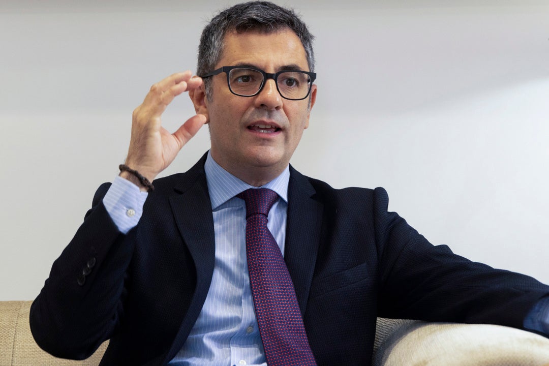 Sánchez entrega a Presidencia las competencias sobre secretos oficiales: podrán permanecer archivados más de 50 años Sánchez entrega a Presidencia las competencias sobre secretos oficiales: podrán permanecer archivados más de 50 años