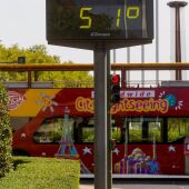 Un termómetro que marca 51º en otro día con altas temperaturas en la capital andaluza.