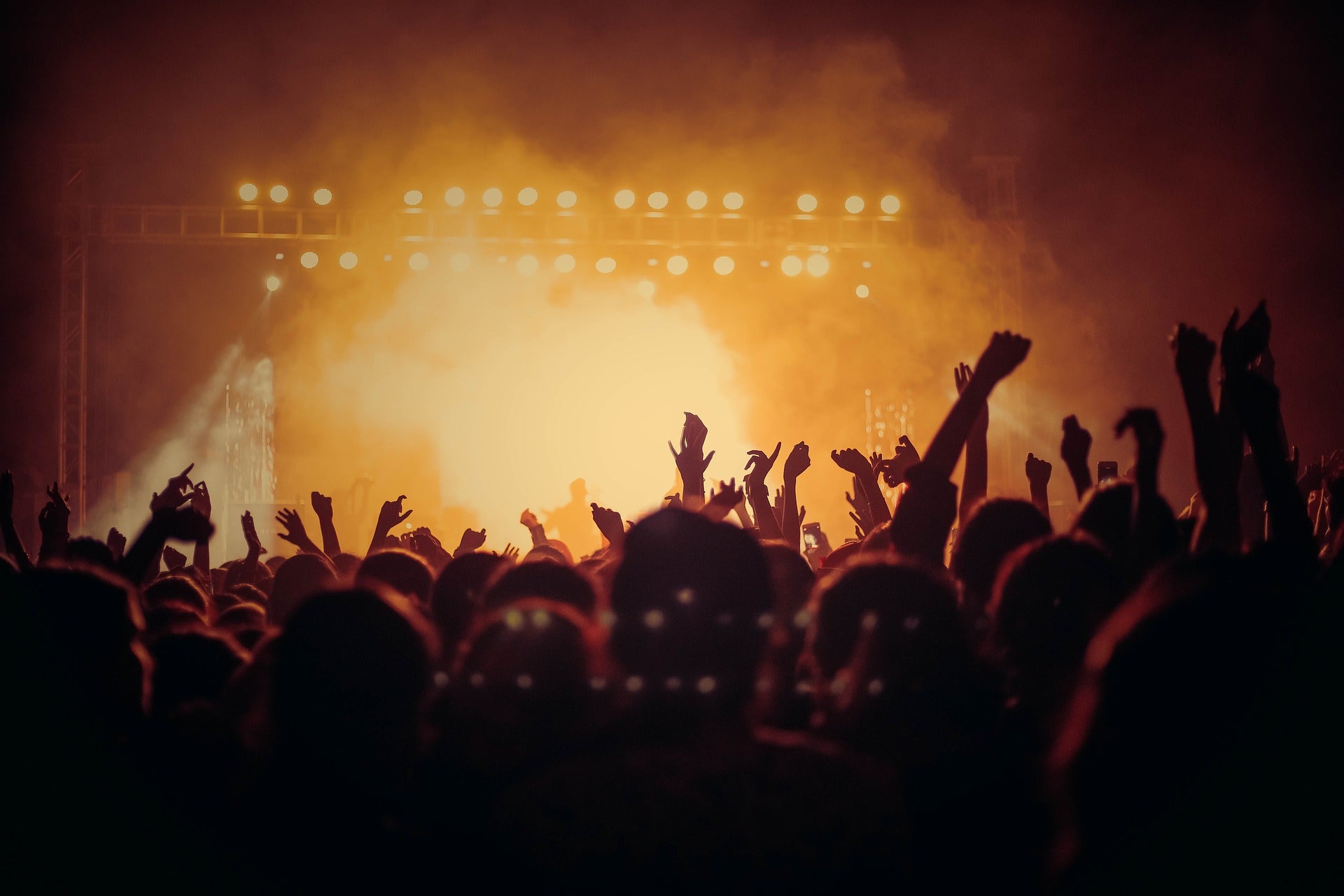 Varias mujeres denuncian haber sufrido pinchazos en el Reggaeton Beach Festival de Santander Varias mujeres denuncian haber sufrido pinchazos en el Reggaeton Beach Festival de Santander