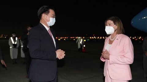 Nancy Pelosi llega al aeropuerto de Taip&eacute;i