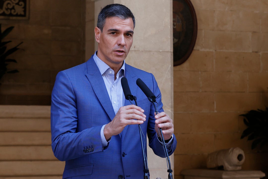 Pedro Sánchez responde a Ayuso: "Huyamos de cualquier comportamiento egoísta e insolidario" Pedro Sánchez responde a Ayuso: "Huyamos de cualquier comportamiento egoísta e insolidario"