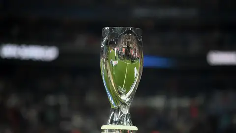Trofeo de la Supercopa de Europa.
