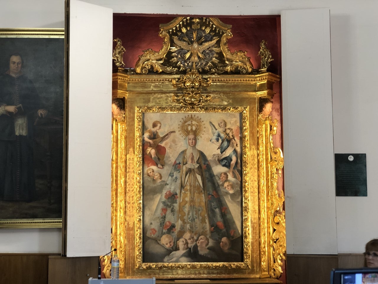 El cuadro del oratorio de la Virgen de la Asunción ubicado en el Ayuntamiento de Elche ya ha sido restaurado El cuadro del oratorio de la Virgen de la Asunción ubicado en el Ayuntamiento de Elche ya ha sido restaurado