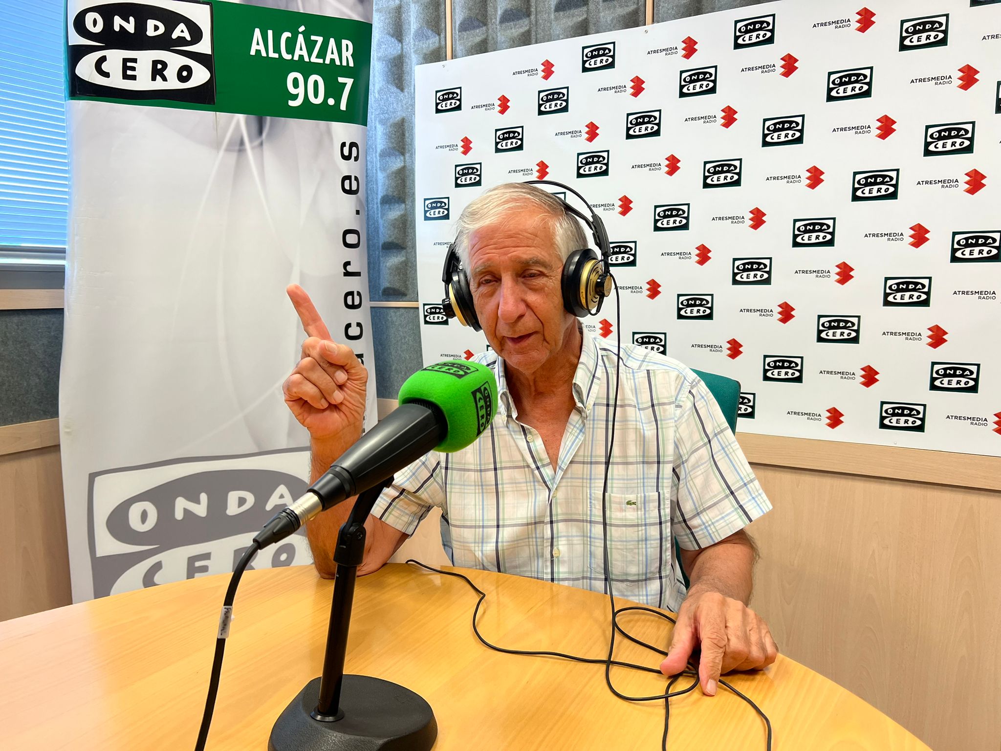 Ángel Morales habla sobre su interesante trabajo de investigación Ángel Morales habla sobre su interesante trabajo de investigación