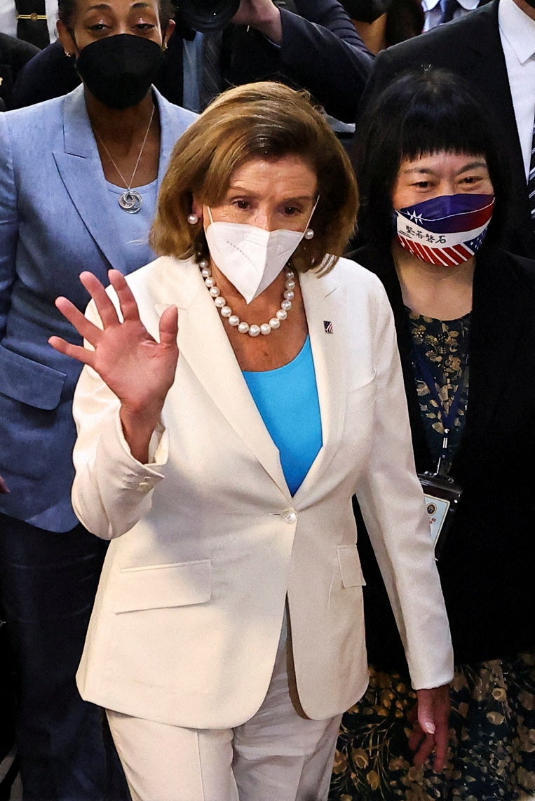 Nancy Pelosi abandona Taiwán tras una visita que Pekín califica de "completa farsa" Nancy Pelosi abandona Taiwán tras una visita que Pekín califica de "completa farsa"