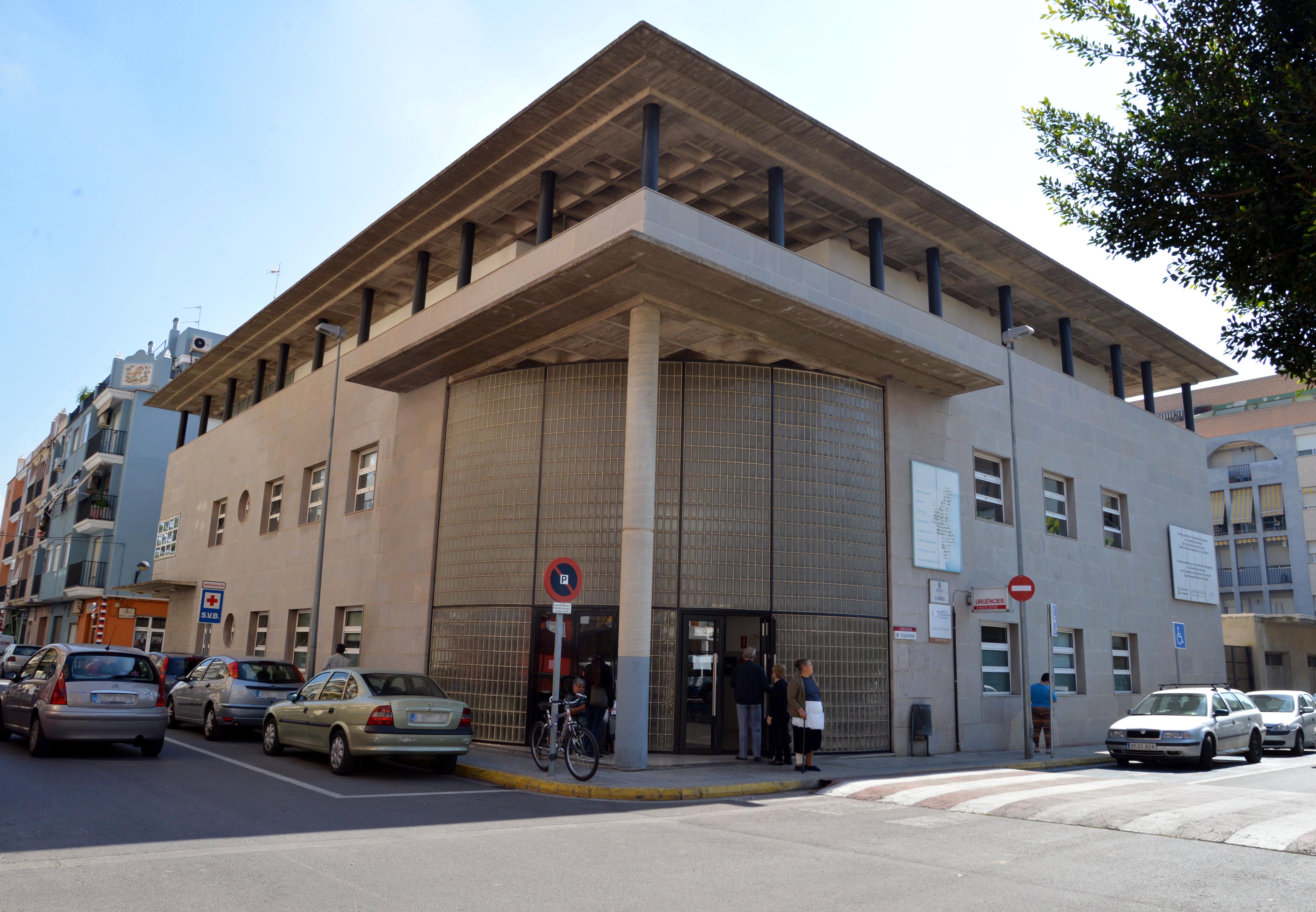 El Centro de Salud de Algemesí traslada provisionalmente varias de sus consultas con motivo de sus obras de reforma y ampliación El Centro de Salud de Algemesí traslada provisionalmente varias de sus consultas con motivo de sus obras de reforma y ampliación