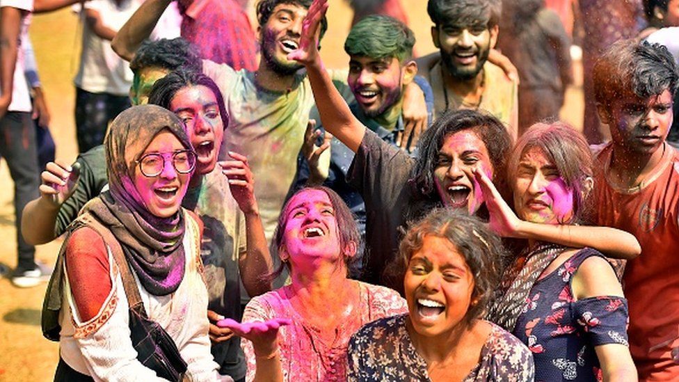 Luís Pulido, de Fundación Dharma, “Es un fiesta solidaria con mucho color, diversión y experiencias que nos acercan a la India” Luís Pulido, de Fundación Dharma, “Es un fiesta solidaria con mucho color, diversión y experiencias que nos acercan a la India”
