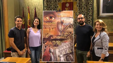 El concejal de Festejos, la pregonera, el cartelista y la edil de Deportes del Ayuntamiento de Cuenca durante la presentación del cartel
