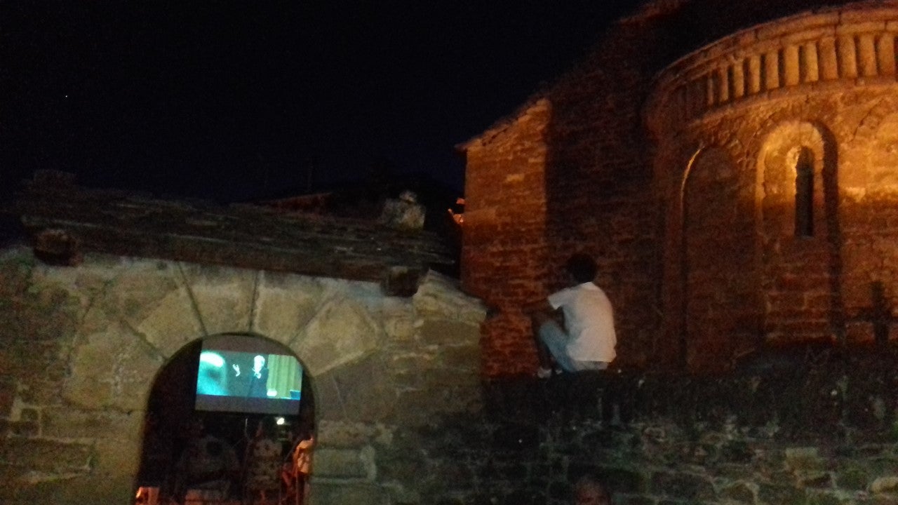 ‘Cortos al Raso’ promociona el cine aragonés en el Alto Gállego ‘Cortos al Raso’ promociona el cine aragonés en el Alto Gállego