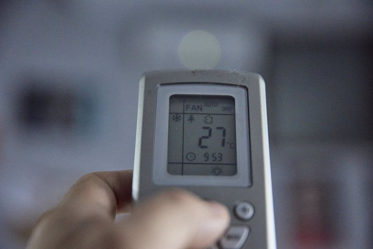 Bares y comercios tienen dudas sobre el plan de ahorro energético Bares y comercios tienen dudas sobre el plan de ahorro energético