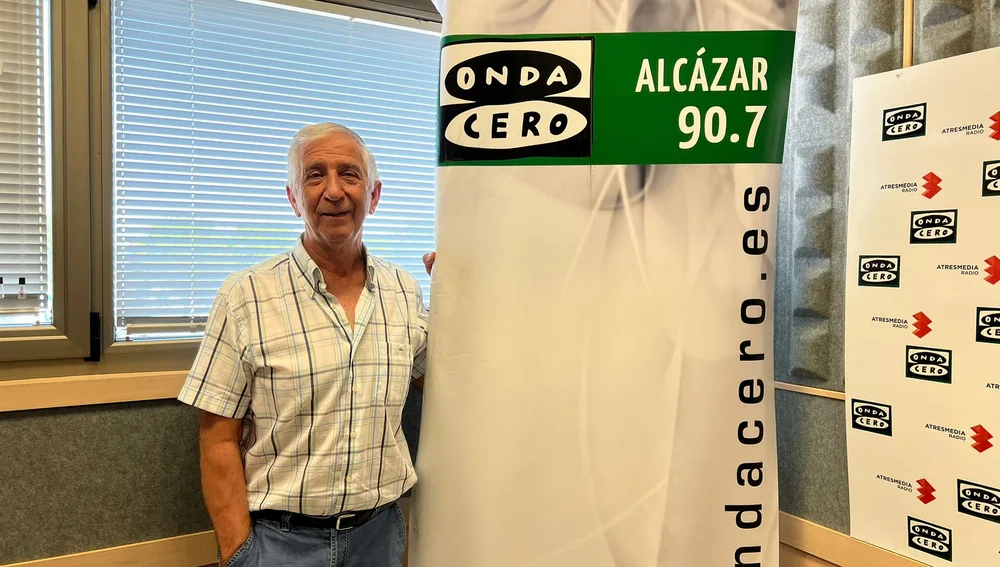 Ángel Morales Ropero en su visita a la emisora de Alcázar