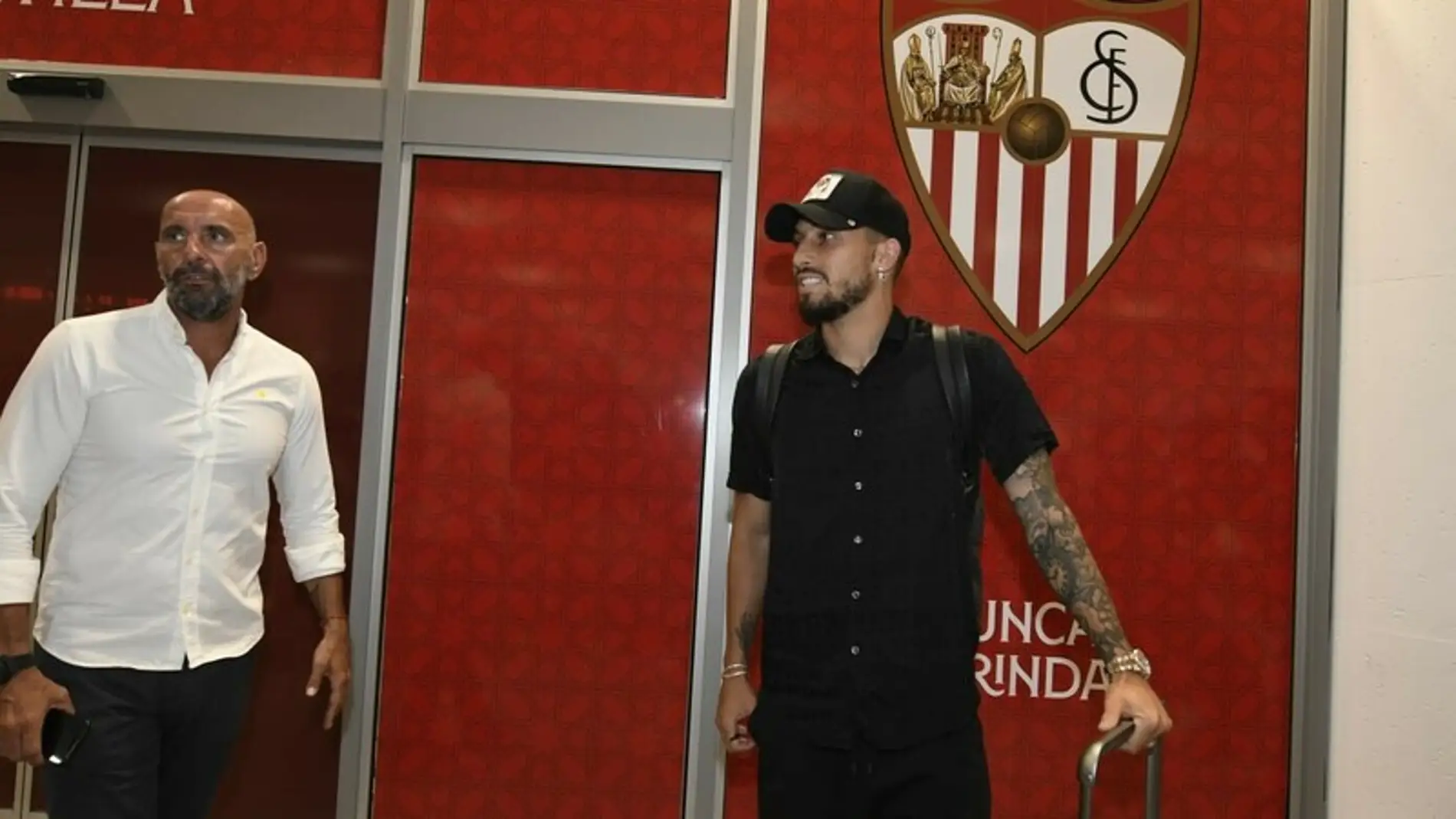 Alex Telles ya pasa el reconocimiento médico con el Sevilla Alex Telles ya pasa el reconocimiento médico con el Sevilla