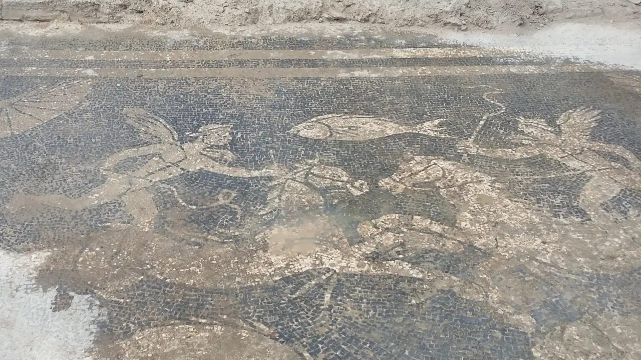 Detalle de uno de los mosaicos de Forau de la Tuta en Artieda Detalle de uno de los mosaicos de Forau de la Tuta en Artieda