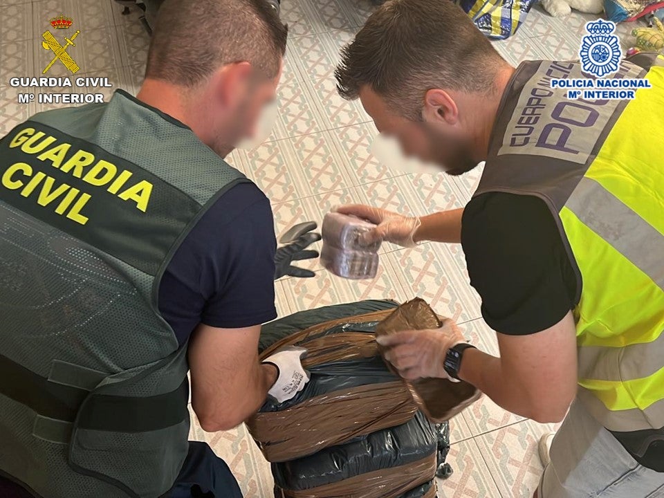 La Policía Nacional y La Guardia Civil desarticulan una organización criminal dedicada al tráfico de drogas asentada en El Campello La Policía Nacional y La Guardia Civil desarticulan una organización criminal dedicada al tráfico de drogas asentada en El Campello