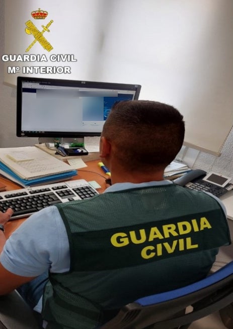 La Guardia Civil investiga a una persona por simular un delito de usurpación de estado civil y otro de estafa La Guardia Civil investiga a una persona por simular un delito de usurpación de estado civil y otro de estafa