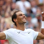 Rafa Nadal celebra una victoria en Wimbledon 2022