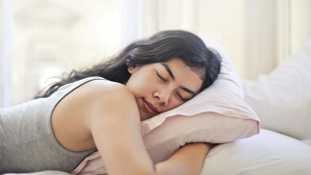Una mujer durmiendo