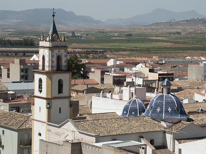 Pinoso: tierra de vinos, tradición y poesía Pinoso: tierra de vinos, tradición y poesía