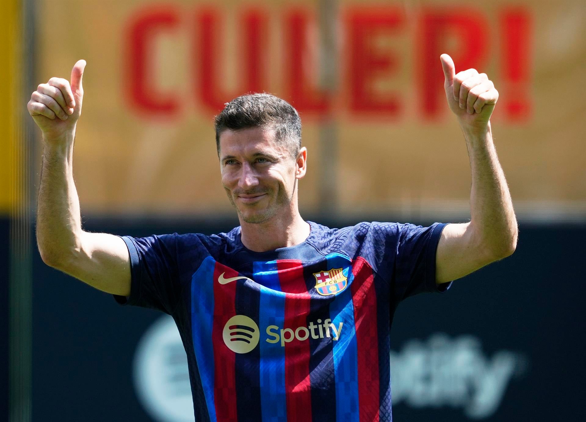 Lewandowski, presentado como jugador del Barça: "Estamos aquí para vencer al Real Madrid" Lewandowski, presentado como jugador del Barça: "Estamos aquí para vencer al Real Madrid"