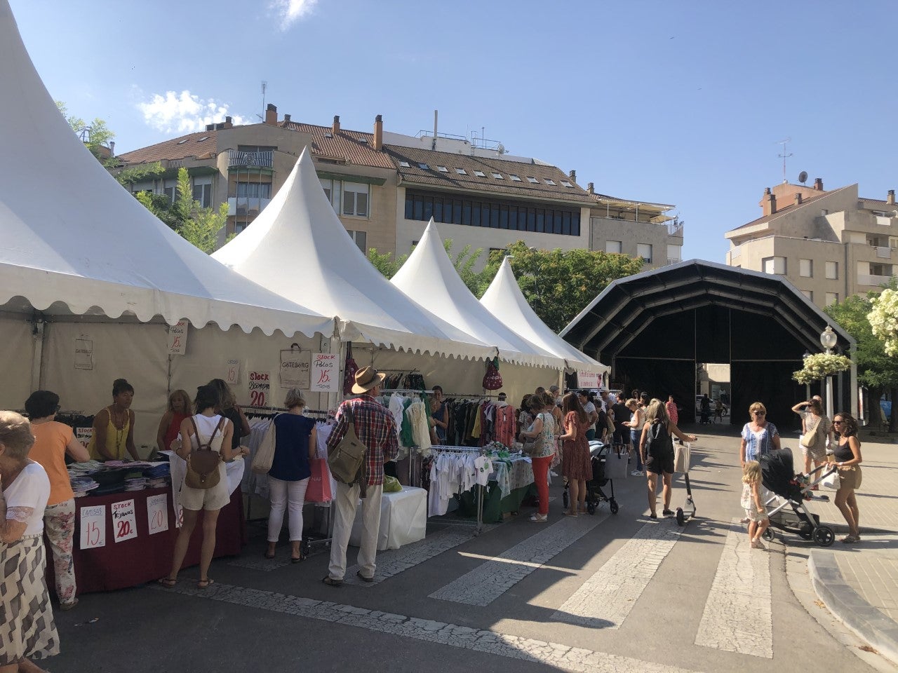 Casi media centena de comercios animan las calles de Huesca Casi media centena de comercios animan las calles de Huesca