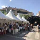 Casi media centena de comercios animan las calles de Huesca