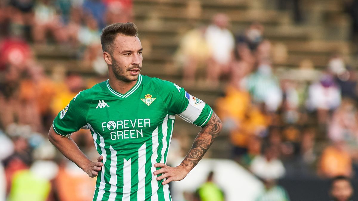 Loren: "Me voy a romper la cabeza por tener un hueco en el Betis" Loren: "Me voy a romper la cabeza por tener un hueco en el Betis"