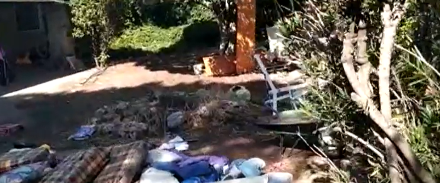 Unos okupas llenan la piscina de un chalet en Colmenar Viejo y la propietaria tiene que hacer frente a 2.000 euros de factura Unos okupas llenan la piscina de un chalet en Colmenar Viejo y la propietaria tiene que hacer frente a 2.000 euros de factura