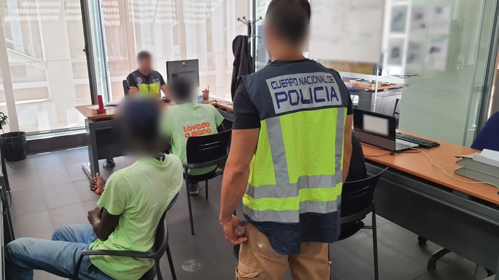 Detenido a tres personas en Callosa de Segura por trata de seres humanos para la explotación laboral