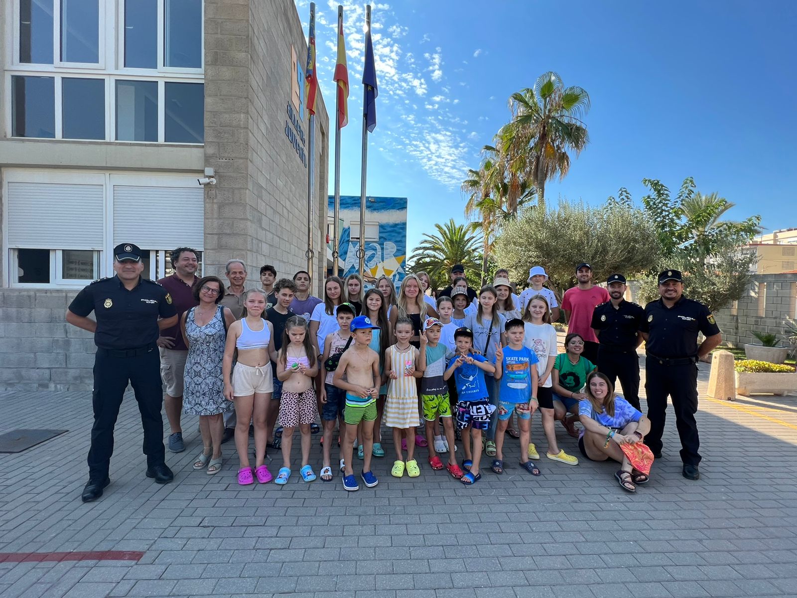 32 menores ucranianos disfrutan del verano en Piles gracias a la Policía Nacional 32 menores ucranianos disfrutan del verano en Piles gracias a la Policía Nacional