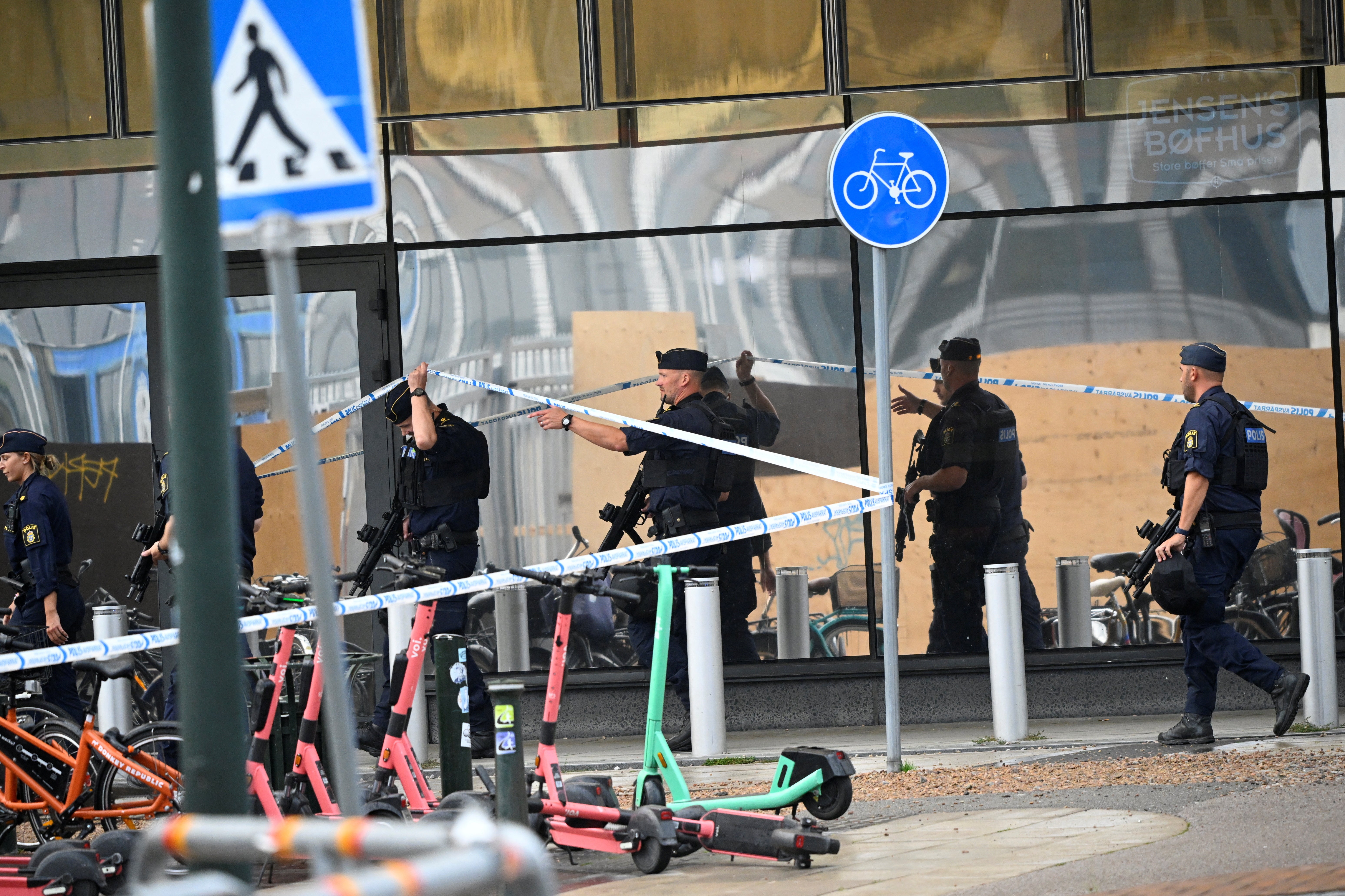 Dos heridos en Malmoe tras un tiroteo en un centro comercial Dos heridos en Malmoe tras un tiroteo en un centro comercial