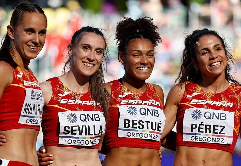 Sonia Molina-Prados y Paula Sevilla en la final del relevo 4x100 Sonia Molina-Prados y Paula Sevilla en la final del relevo 4x100