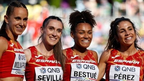 Relevo 4x100 femenino con Sonia Molina-Prados (izquierda), Paula Sevilla (segunda por la izquierda), Jael Bestué y Maribel Pérez 