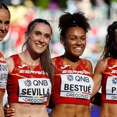 Relevo 4x100 femenino con Sonia Molina-Prados (izquierda), Paula Sevilla (segunda por la izquierda), Jael Bestué y Maribel Pérez Relevo 4x100 femenino con Sonia Molina-Prados (izquierda), Paula Sevilla (segunda por la izquierda), Jael Bestué y Maribel Pérez
