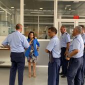 La ministra de Defensa destaca la labor del ejército en su visita a la Maestranza Aérea de Albacete