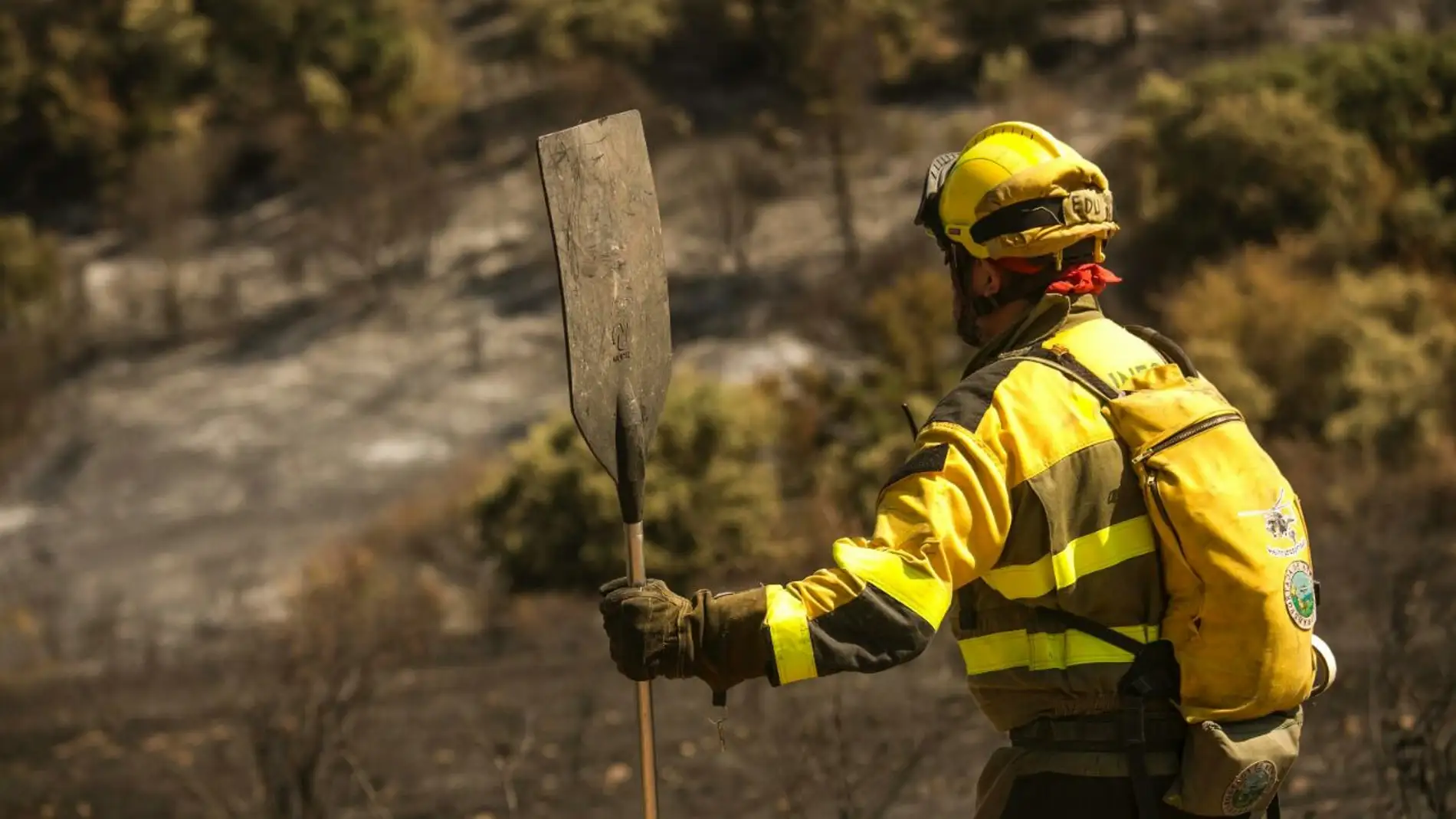 Los bomberos trabajaron durante varios días para extinguir el incendio declarado en Añón