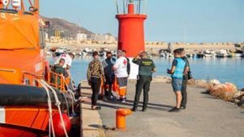 Inmigrantes embarcaci&oacute;n de fibra 