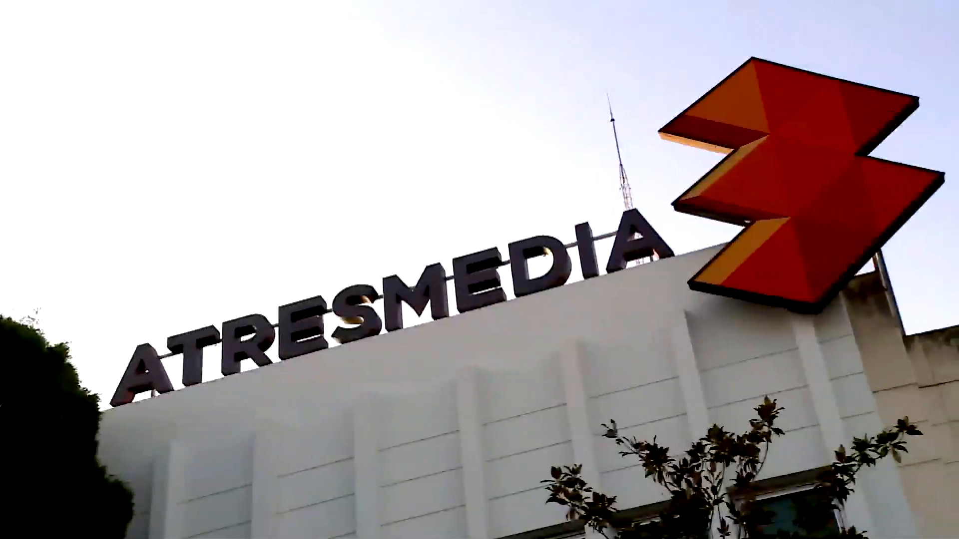 Antena 3, cadena líder con su mejor resultado en 13 años; ATRESMEDIA TV, grupo líder; laSexta, diez años por delante de su rival Antena 3, cadena líder con su mejor resultado en 13 años; ATRESMEDIA TV, grupo líder; laSexta, diez años por delante de su rival