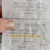 Denuncian un trato racista en una pizzería de Huesca al identificar una "mesa gitana"