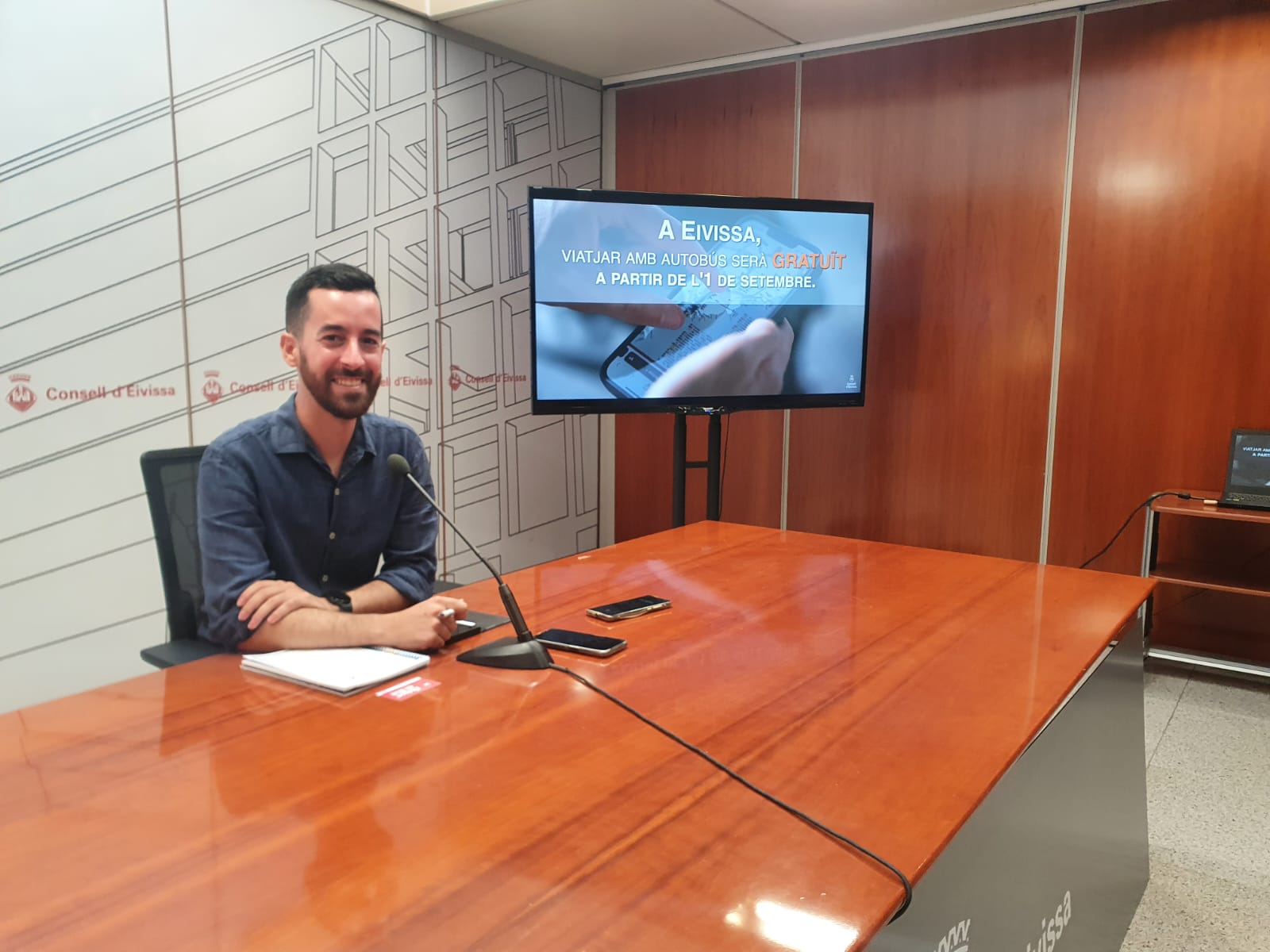 El Consell d'Eivissa espera incrementar un 30% los usuarios de autobús cuando sea gratuito El Consell d'Eivissa espera incrementar un 30% los usuarios de autobús cuando sea gratuito